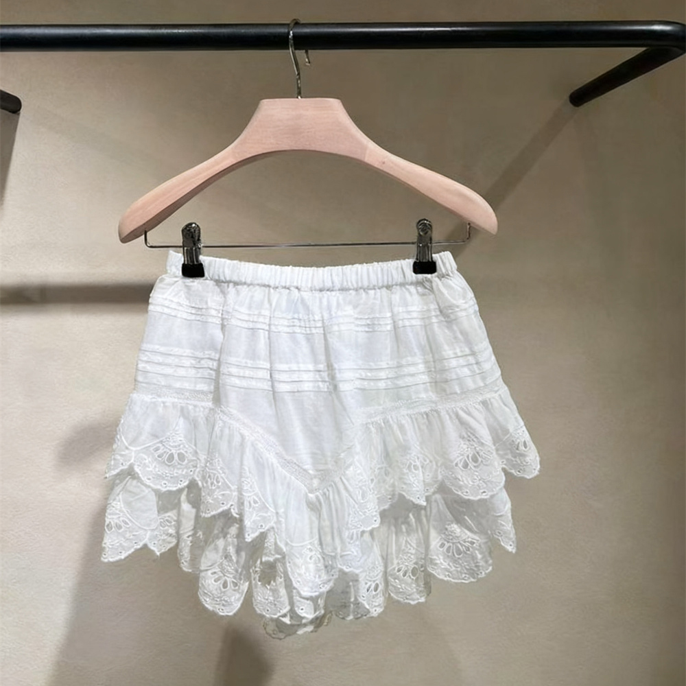 2025秋冬新款小众白色松紧腰蕾丝多层荷叶边短裤宽松显瘦蛋糕裙女