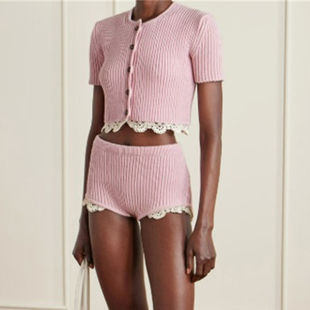 2026春夏新款小众设计感粉色针织开衫女短袖蕾丝拼接圆领休闲上衣