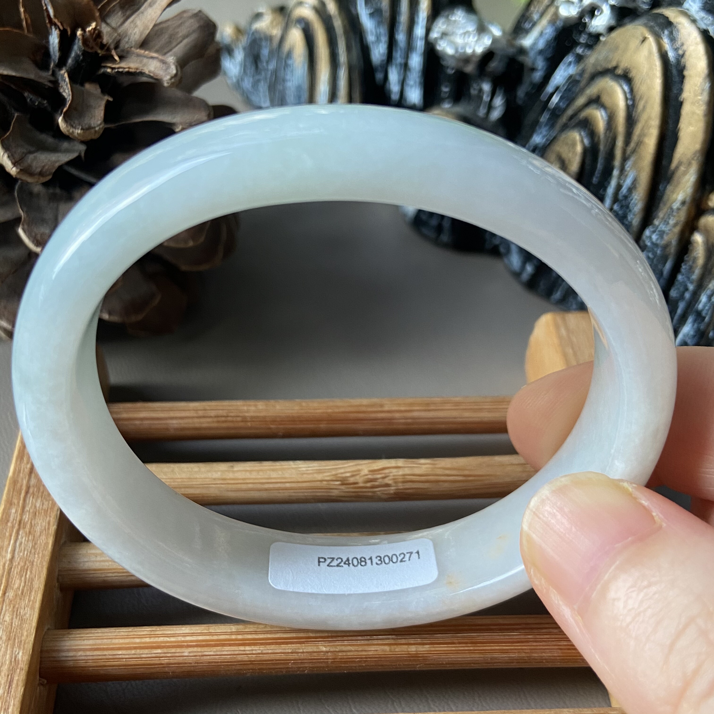 天然缅甸翡翠手镯55贵妃冰糯种浅绿色玉镯子老坑a货0271带证书