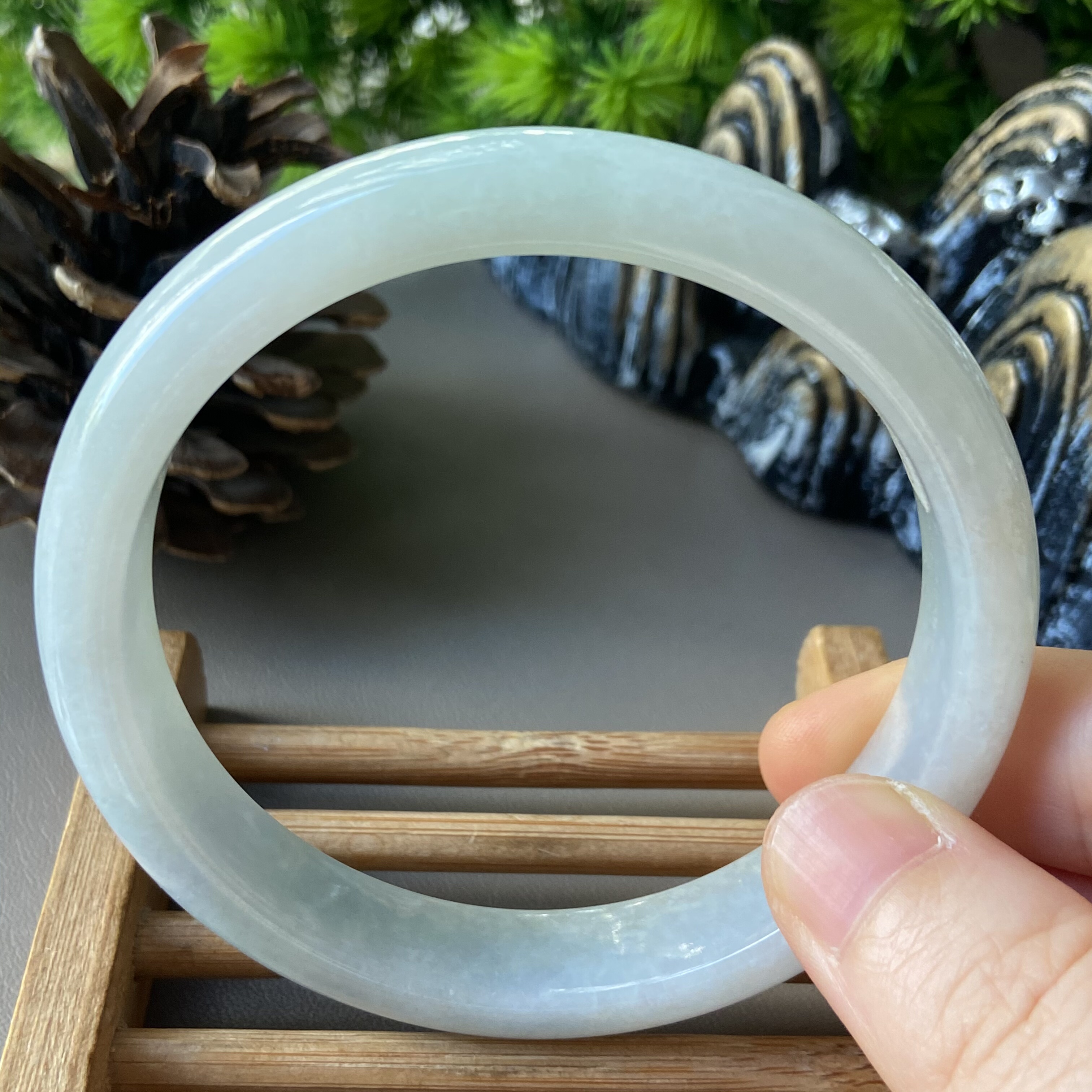 天然缅甸翡翠手镯63特大号冰糯种浅绿玉镯子老坑a货0171带证书