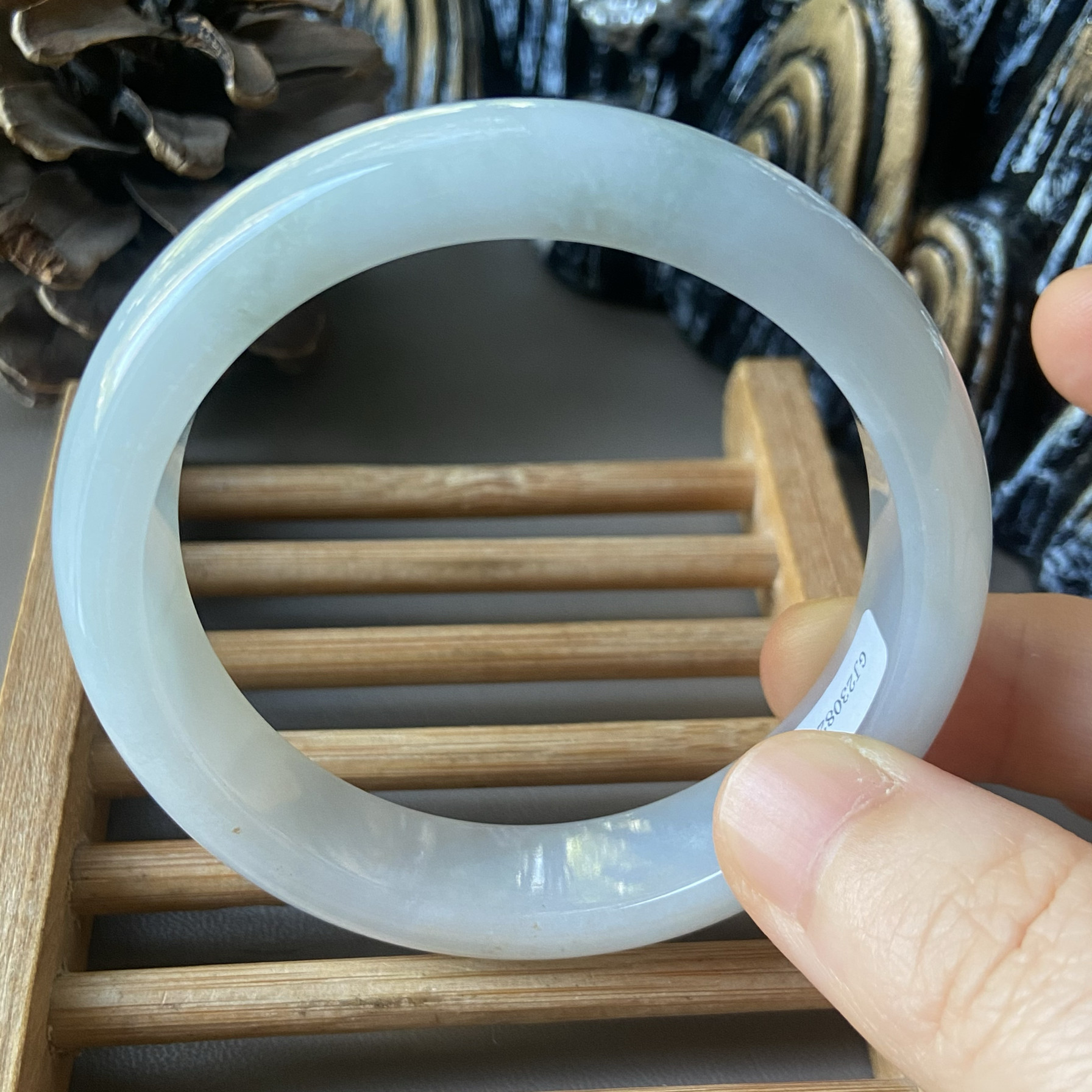 天然缅甸翡翠手镯54冰种浅绿白月光玉镯子55老坑a货0229带证书