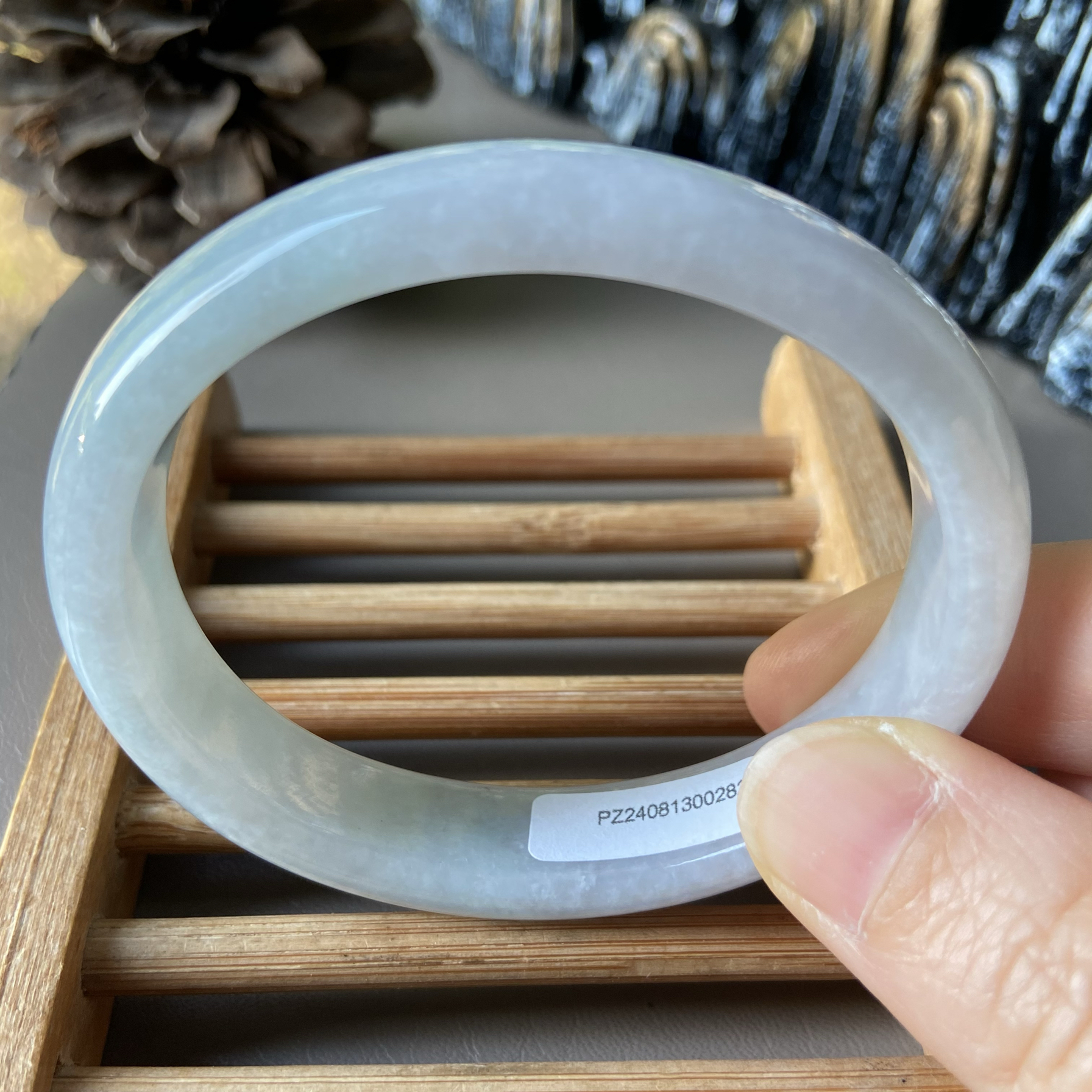 天然缅甸翡翠手镯56贵妃冰糯种浅绿玉镯子老坑a货0282带证书