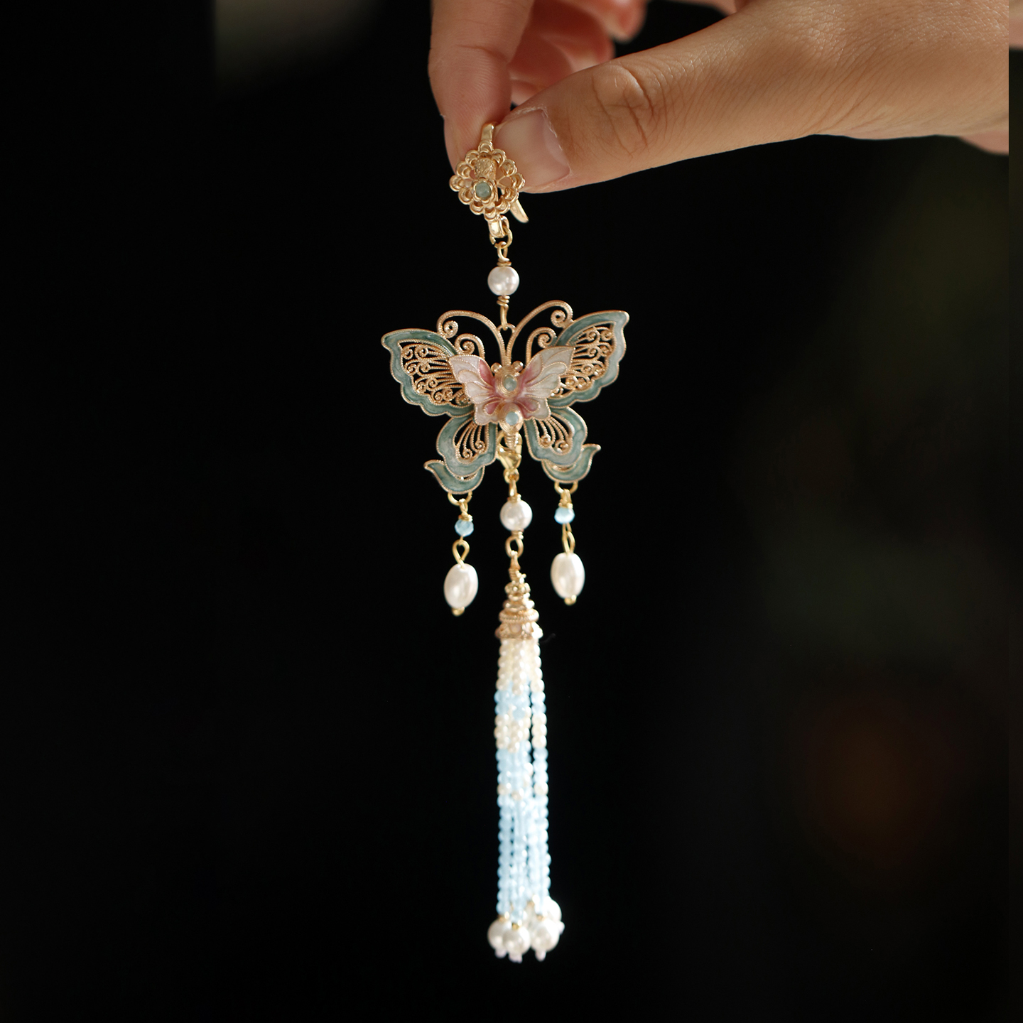 新中式珐琅彩蝴蝶流苏胸针