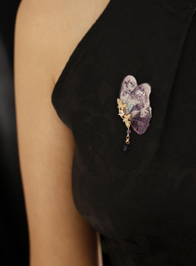 刺绣蝴蝶胸针新中式国风胸花古风汉服旗袍压襟衣服别针配饰淡紫色