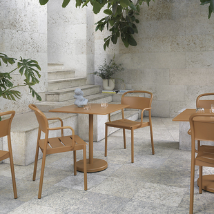Muuto LINEAR系列金属户外餐厅花园咖啡桌边几