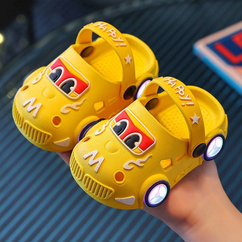 发光儿童拖鞋卡通小汽车造型男女童软底防滑凉拖鞋包头洞洞鞋酷炫