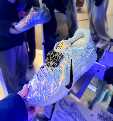 耐克男实战低帮莫兰特3代篮球鞋