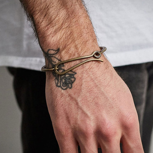 STUDEBAKER 复古极简钩扣设计黄铜手镯 会氧化男女饰品