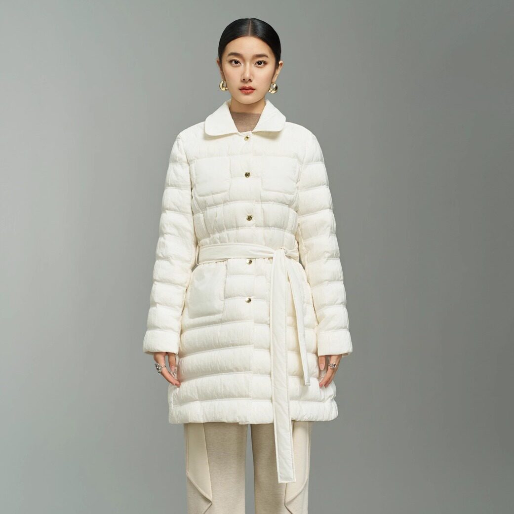 YIJIANGLAN 25秋冬新款修身轻薄羽绒女中长款翻领收腰外套8D6205