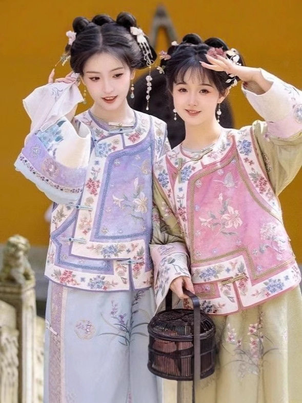 刺绣清汉女装清朝公主格格服装马甲氅衣旗服套装小宫装旅游