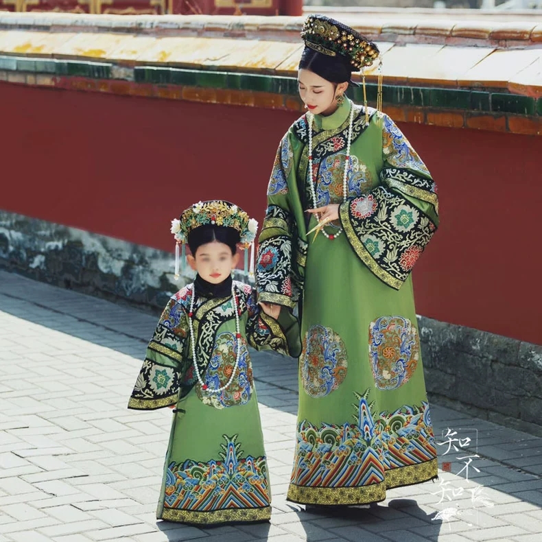 成人演出龙袍古董衣连衣裙故宫旗服旅拍写真宫妃子皇太吉服2025