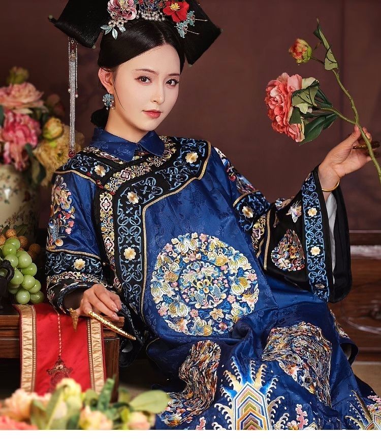 清朝吉服皇服装故宫写真古董宫廷古装氅衣清代女装服饰重工印花女