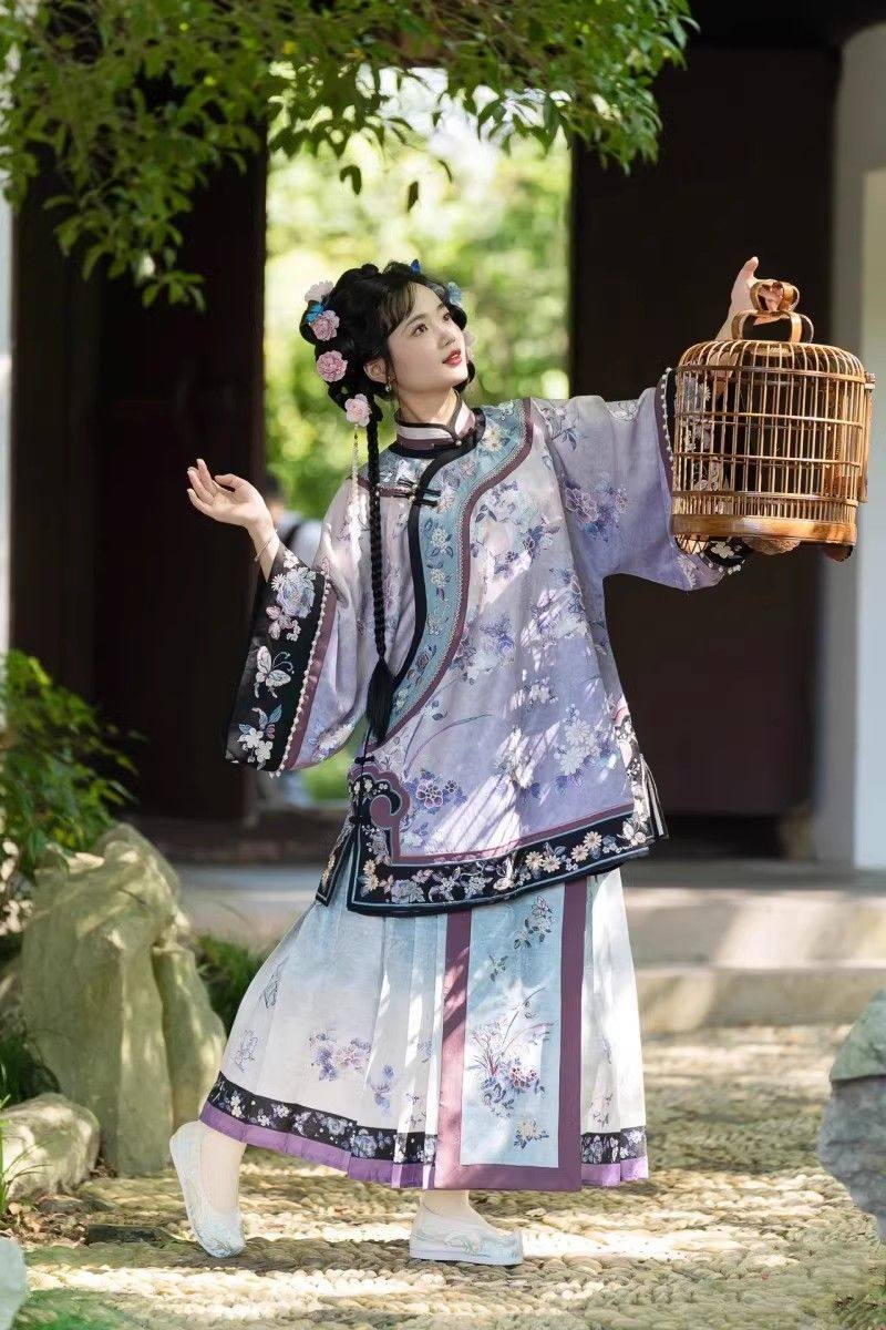 钿新中式国风全开襟印花钉珠氅衣马面裙清汉女套装清朝古装上衣