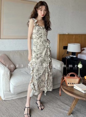 DIGM夏新款23法式印花水墨吊带连衣裙女设计感木耳边中长开衩裙子