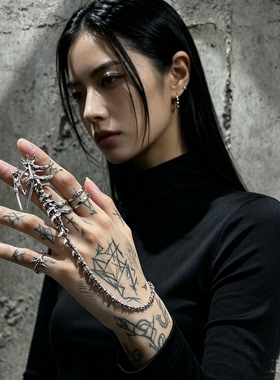 暗黑机械龙骨荆棘连体手背链女
