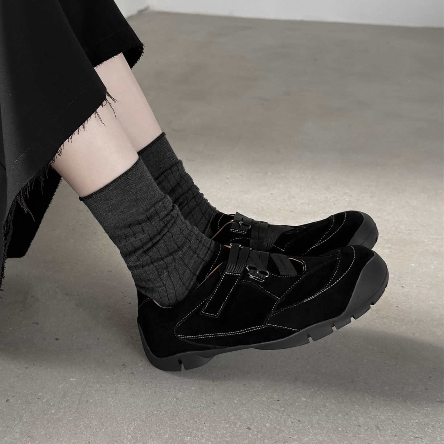 休闲运动风舒适时尚2025年新款女鞋秋季圆头厚底磨砂真皮复古单鞋