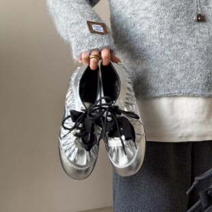 女内增高平底真皮休闲鞋 3cm真皮低跟银色褶皱单鞋 小众系带德训鞋