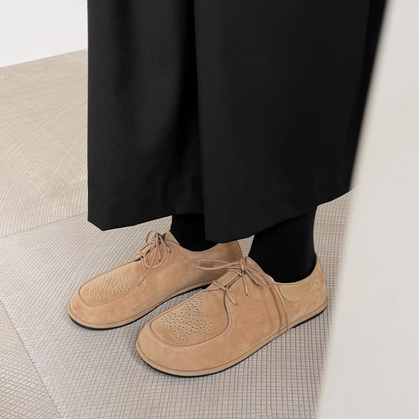 1.5cm复古巴洛克钉珠德比鞋