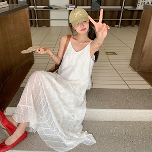 白色荷叶边拼接吊带连衣裙女夏季2025新款独特绝美度假风初恋长裙图片