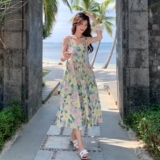 夏日度假风吊带碎花连衣裙女2025新款超火好看高级感减龄收腰长裙，女装连衣裙，杭阁服饰