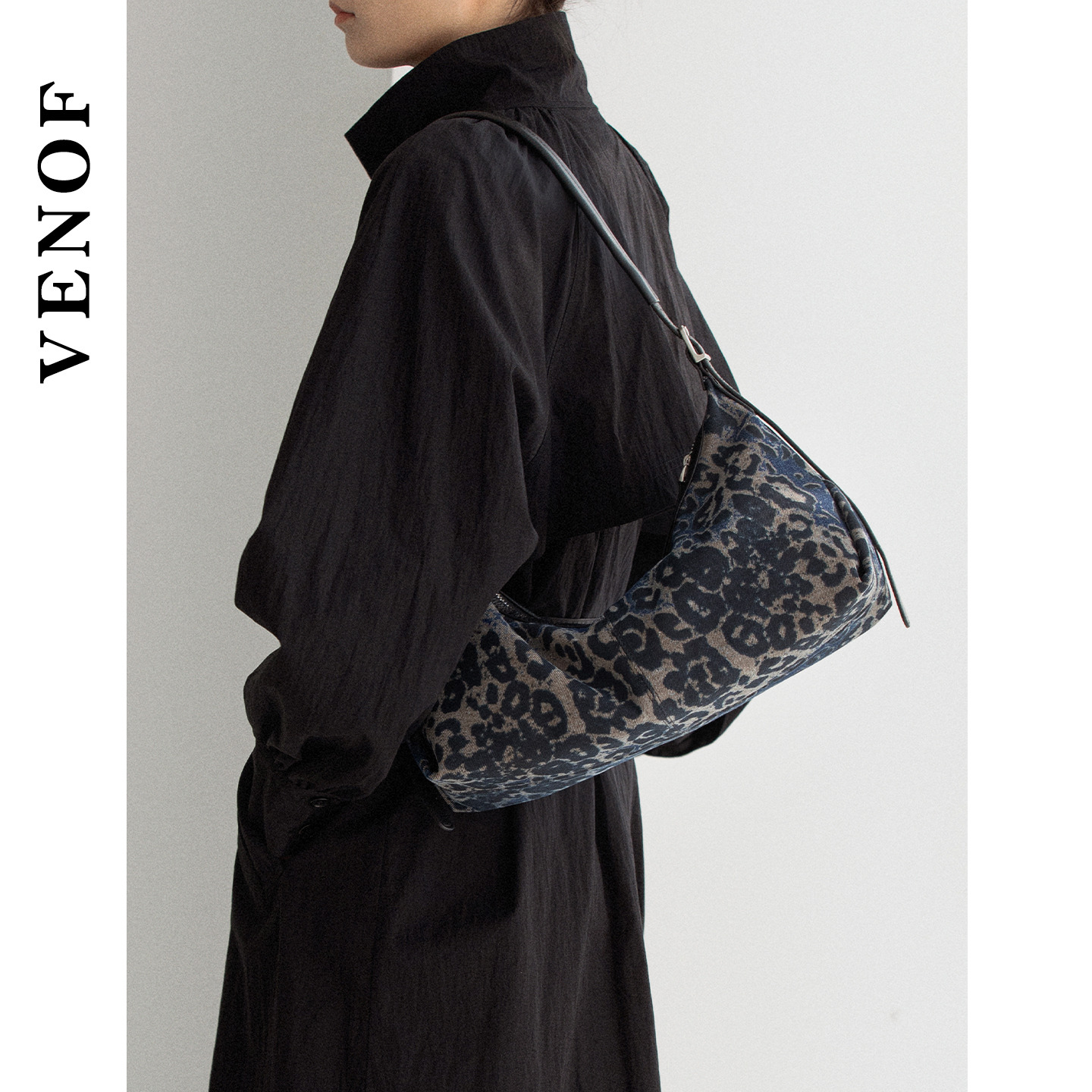 维洛芬豹纹帆布饺子包