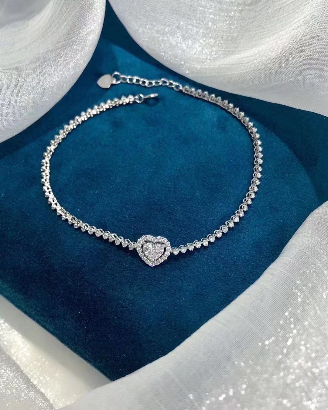 18K白金镶嵌女款0.75克拉天然南非T方钻圆形钻石爱心手链真金真钻