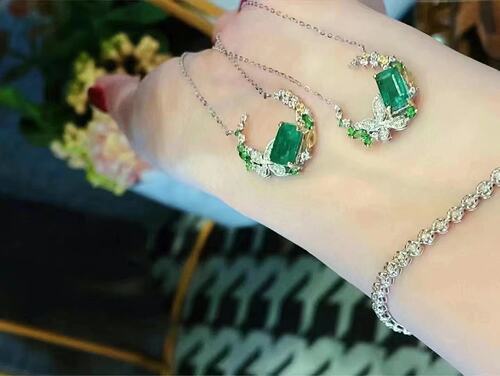 18K金女镶南非高品质钻石彩宝 0.75克拉天然祖母绿项链送国际证书