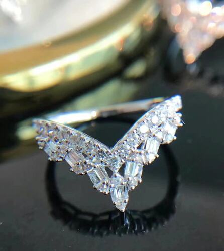 18k白金女款克拉钻石戒指真钻
