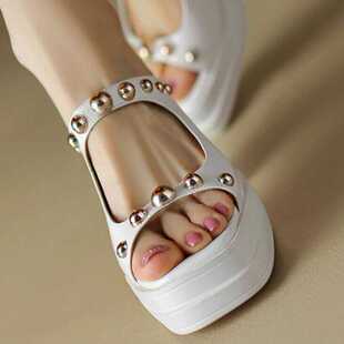 2026年夏季新款隐形增高10厘米头层牛皮铆钉防水台七字跟拖鞋9967