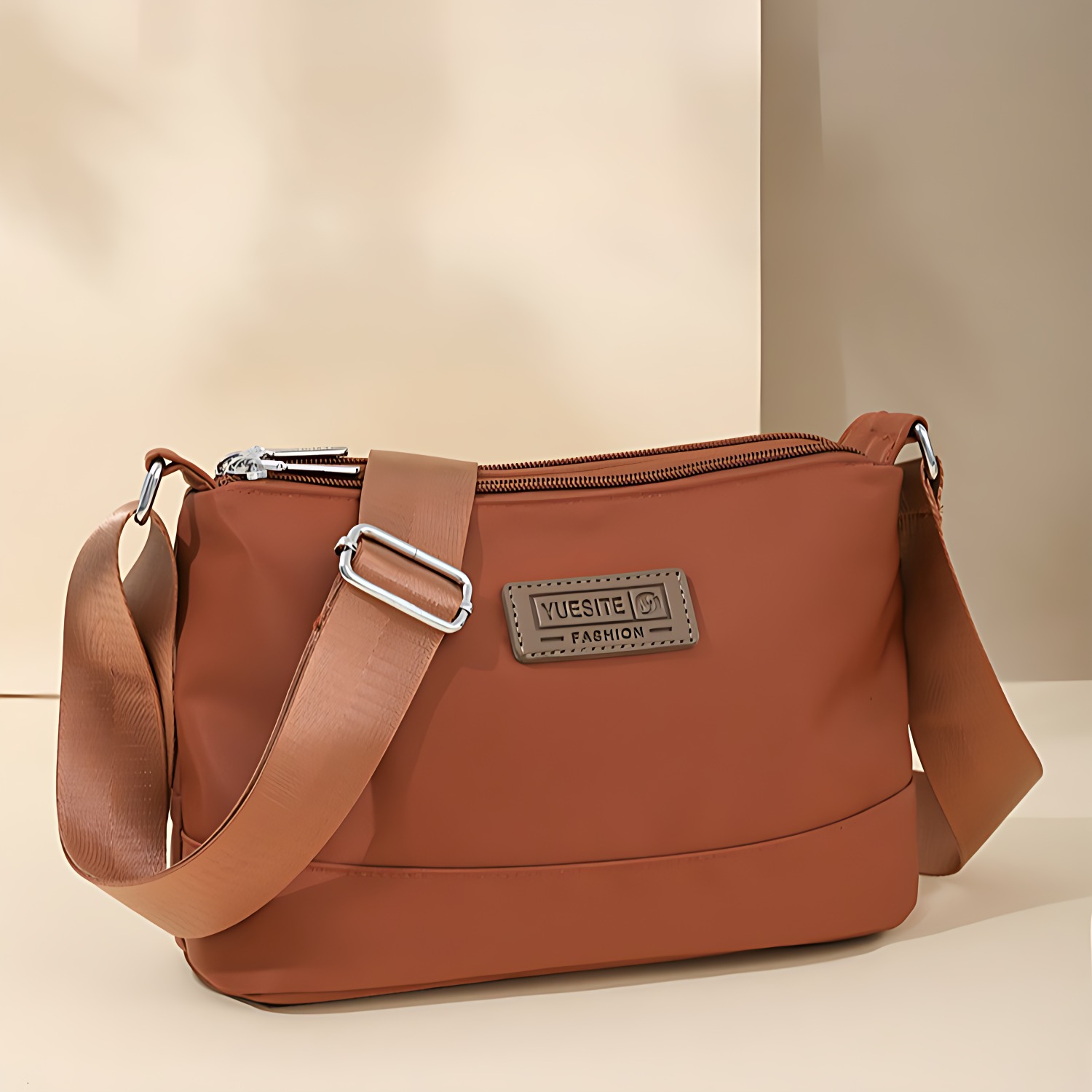 斜挎包女2025新款百搭休闲简约百搭大气时尚通勤轻便单肩包女小包