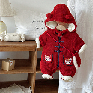 婴儿连体衣红色冬季加厚外出棉服宝宝周岁礼服龙头口袋新年拜年服