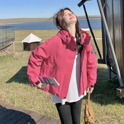 连帽玫红色工装冲锋衣羽绒服女