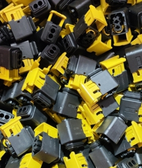 2-1563878-1 TE/泰科汽车连接器配件胶壳外壳接插件