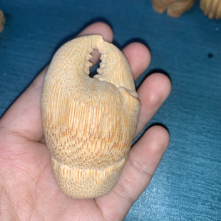 实心龙血竹雕刻手把件手里有钳招财有钱把玩盘玩摆件文玩送礼蟹钳