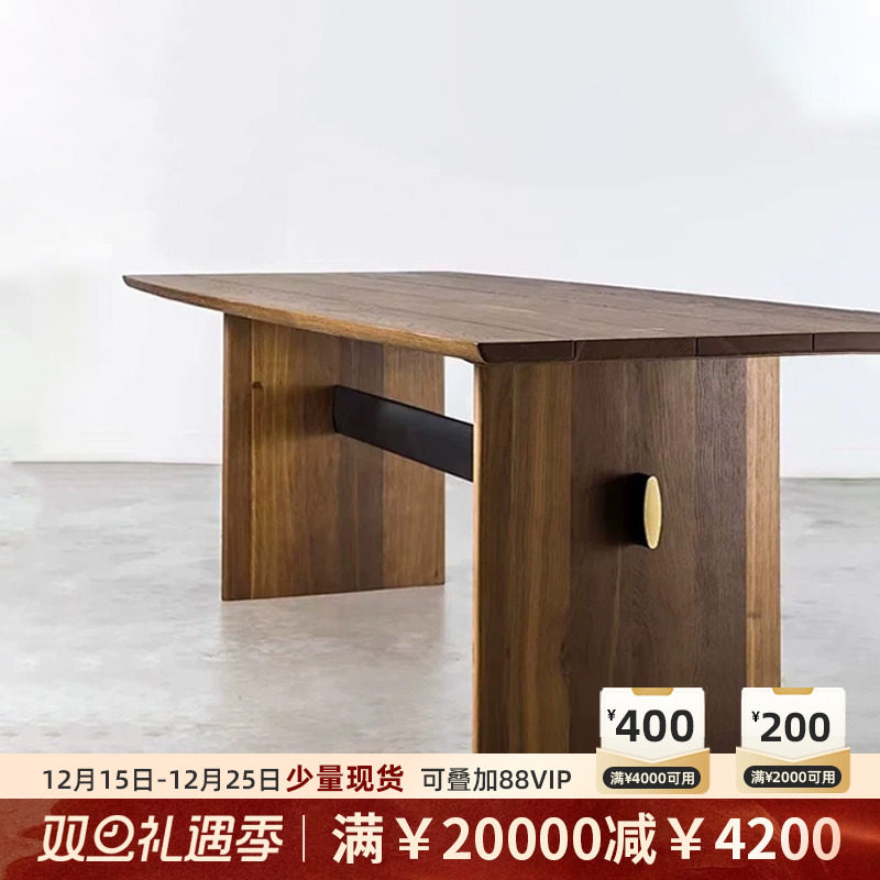 北欧表情实木餐桌椅组合家用长方形复古侘寂风橡木餐桌设计师款