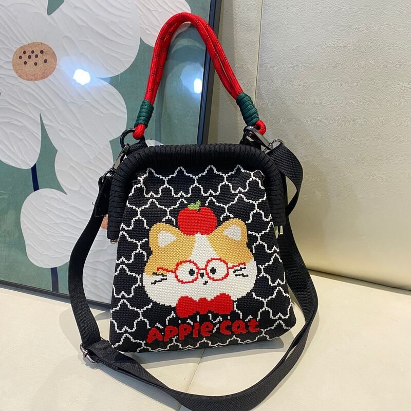 韩系卡通童趣针织手拎饺子包软萌少女日常手机收纳包斜挎零钱小包