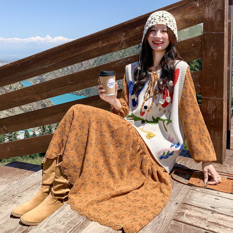 法式民族风绣花马甲套装裙女2025秋季新款超好看蕾丝连衣裙两件套,女装套装/套裙,2C196