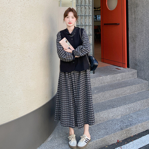 日系慵懒风格子连衣裙套装女2025秋新款复古宽松马甲衬衫裙两件套图片