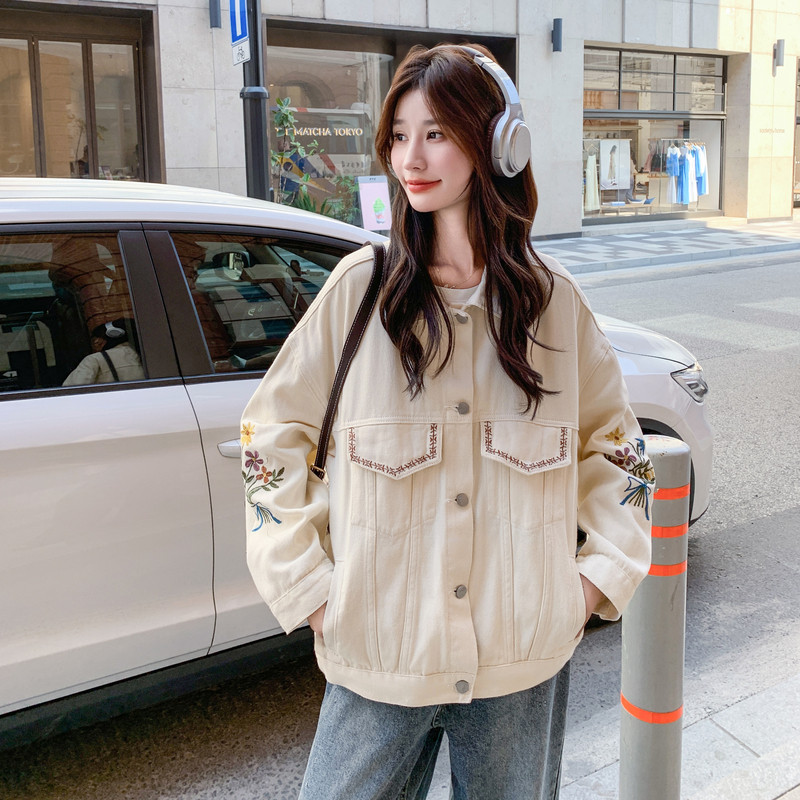 文艺风独特绣花白色短外套女2025春秋超火巨好看休闲减龄夹克上衣,女装短外套,2C196