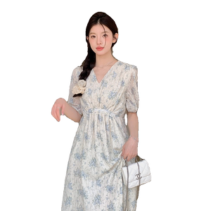 碎花法式茶歇裙小V领茶歇连衣裙辣妈甜美失序混搭风收腰长裙显瘦图片