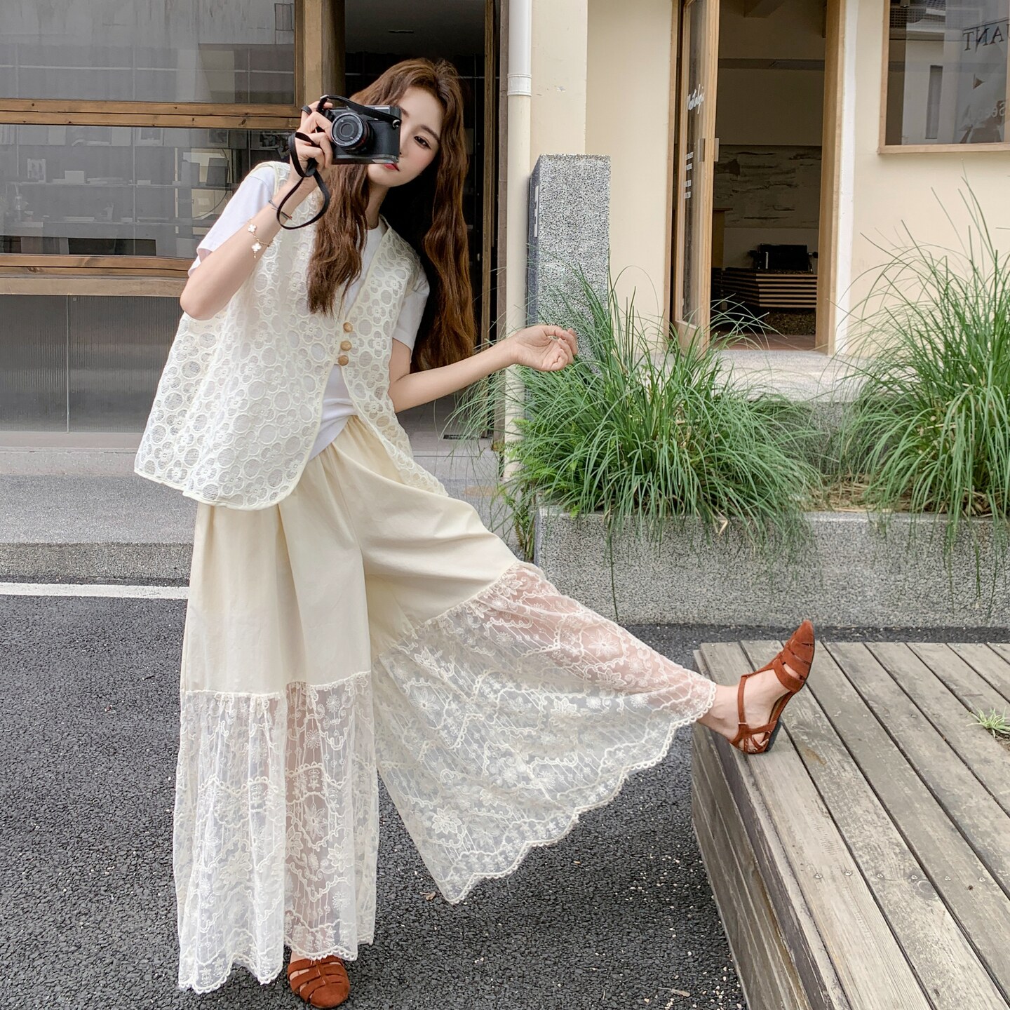 超火独特蕾丝拼接T恤马甲配阔腿裤套装女夏2025新款超好看三件套图片