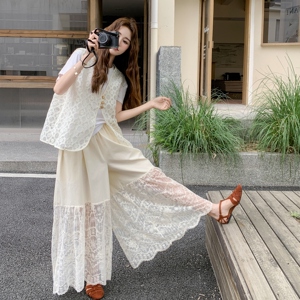 超火独特蕾丝拼接T恤马甲配阔腿裤套装女夏2025新款超好看三件套图片