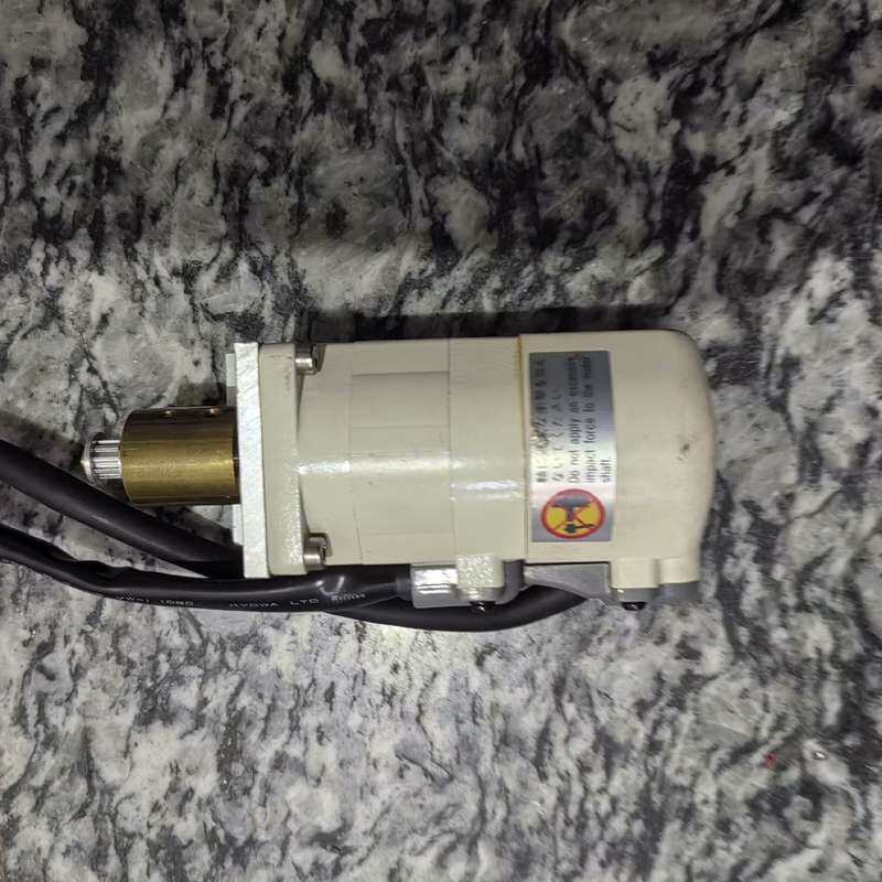 下伺服电机MSM5AZA1A，其它元器件