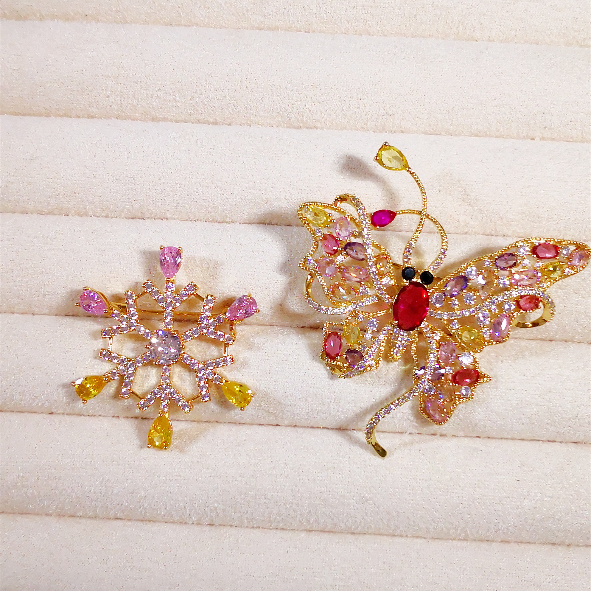 法式宫廷微镶锆石彩色蝴蝶镂空翅膀精致闪亮胸针气质奢华女礼物