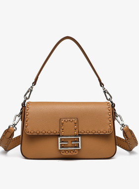 卡尔 蔻斯时尚轻奢手工穿绳单肩包CK25937J杏色