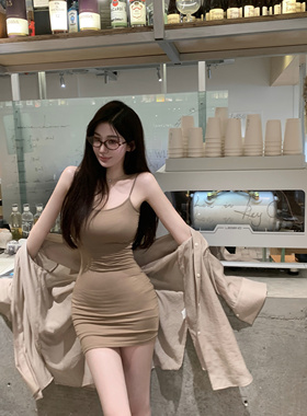 黄金腰臀比 纯欲性感辣妹吊带连衣裙女夏季包臀显瘦修身自带胸垫