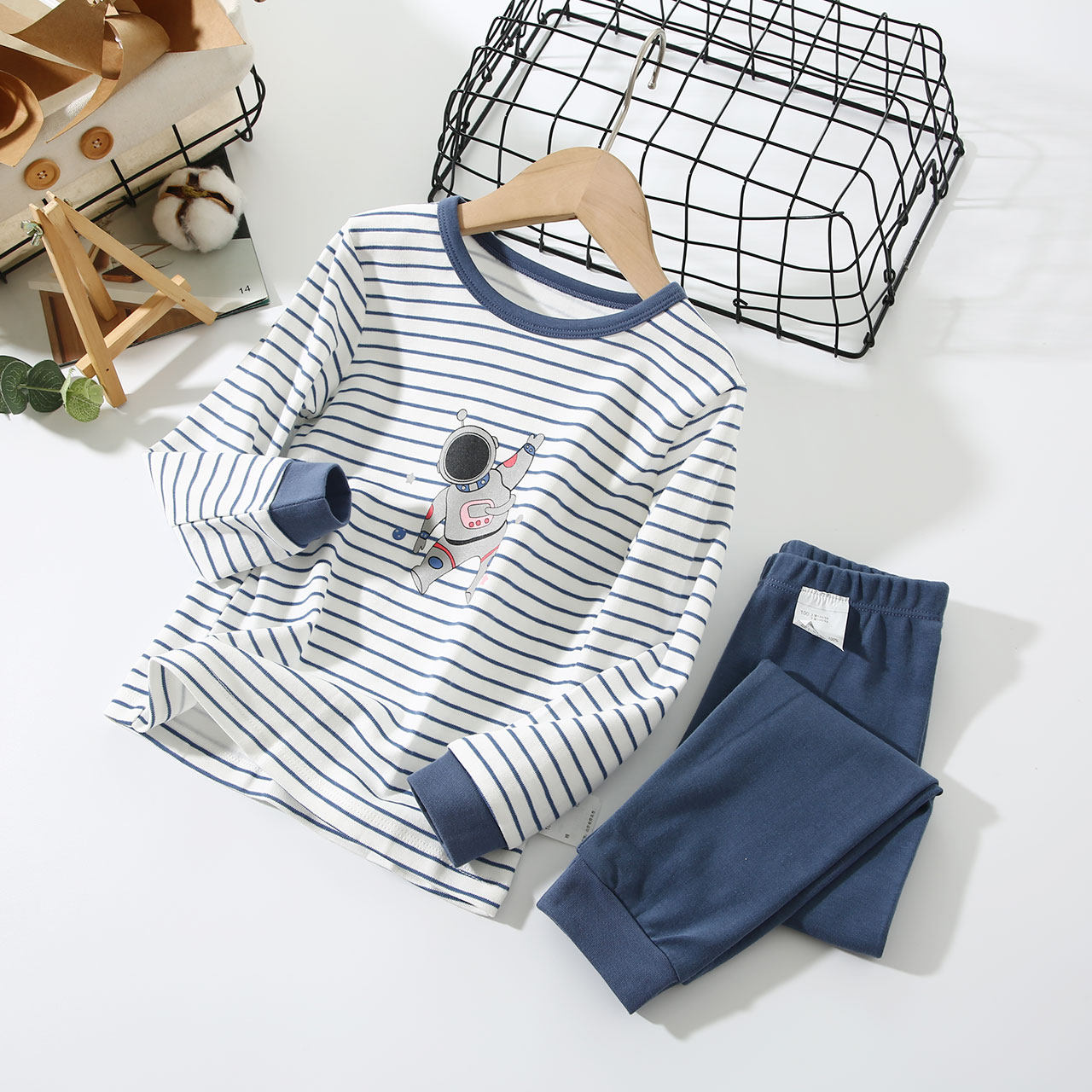 BOYS AUTUMN CLOTHES AUTUMN PANTS SUITS COTTON SWEATERS CHILDRENS UNDERWEAR PAJAMAS COTTON SPRING AND AUTUMN THIN WINTER BOYS HOME CLOTHES