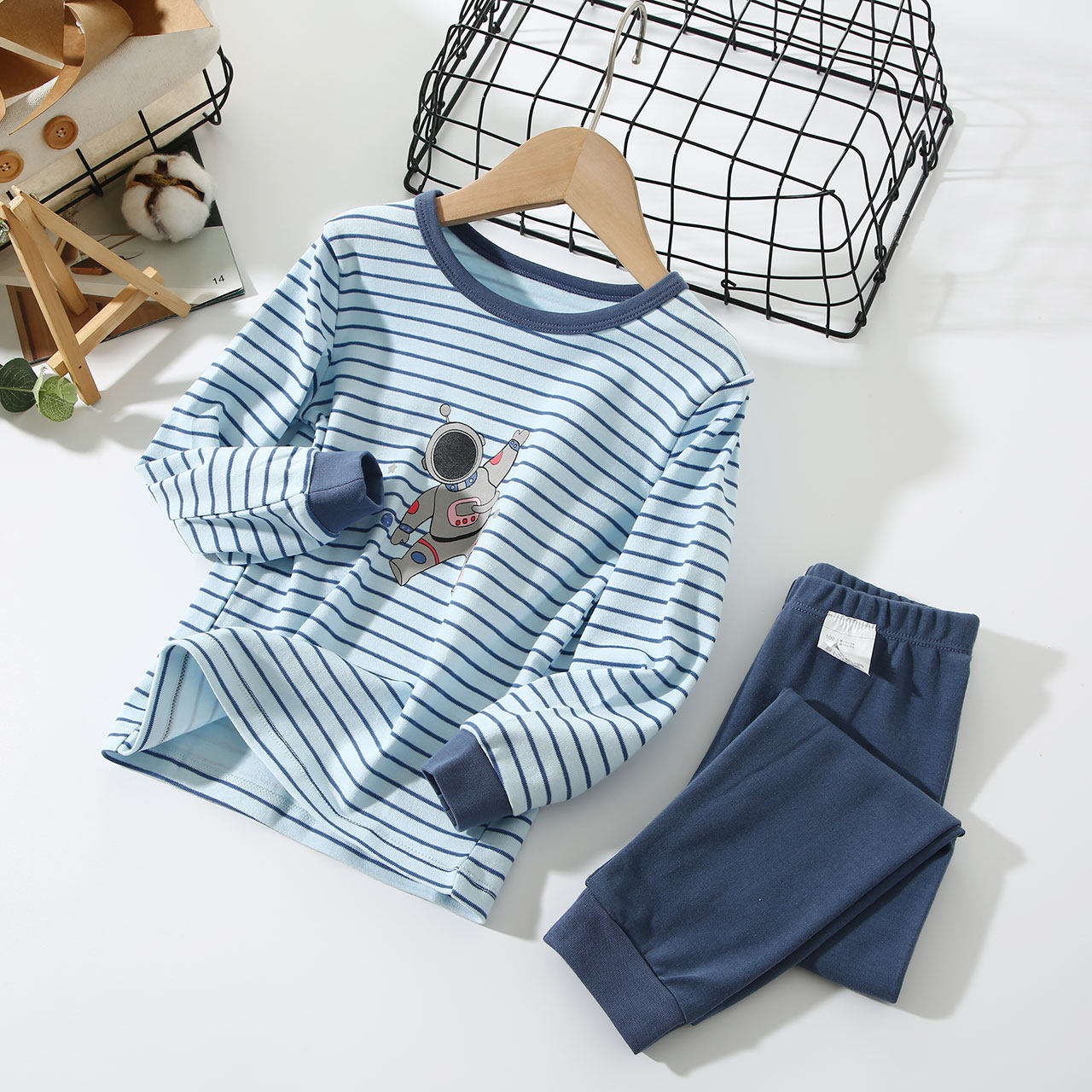 BOYS AUTUMN CLOTHES AUTUMN PANTS SUITS COTTON SWEATERS CHILDRENS UNDERWEAR PAJAMAS COTTON SPRING AND AUTUMN THIN WINTER BOYS HOME CLOTHES