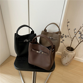 小脏柜 小众水桶包包轻奢女2025新款 高级通勤手提单肩斜挎包女士