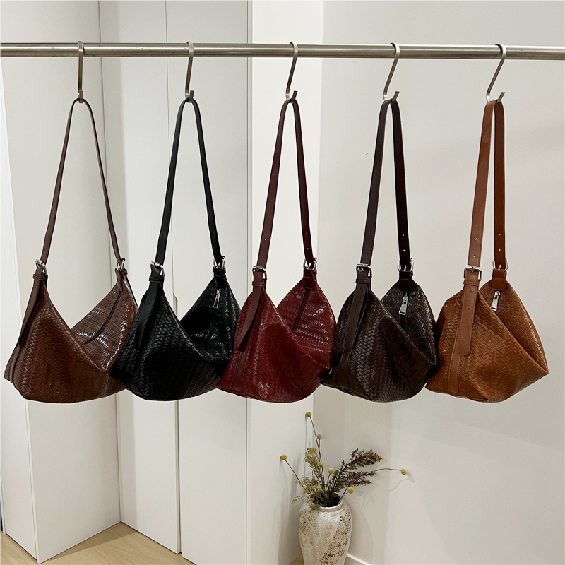 小脏柜 韩系编织压纹油皮软皮质感hobo包休闲百搭单肩斜挎饺子包